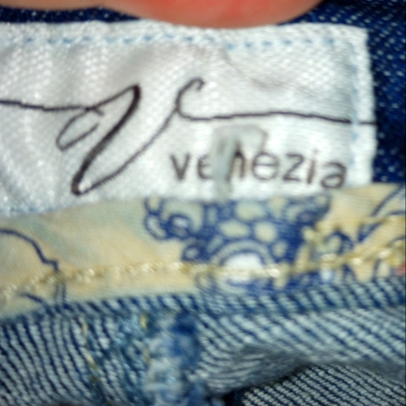 NWOT SEXY BLUE JEANS Gorgeous Embroidered Flower Accents VENEZIA 14 99% Cotton - Picture 8 of 16